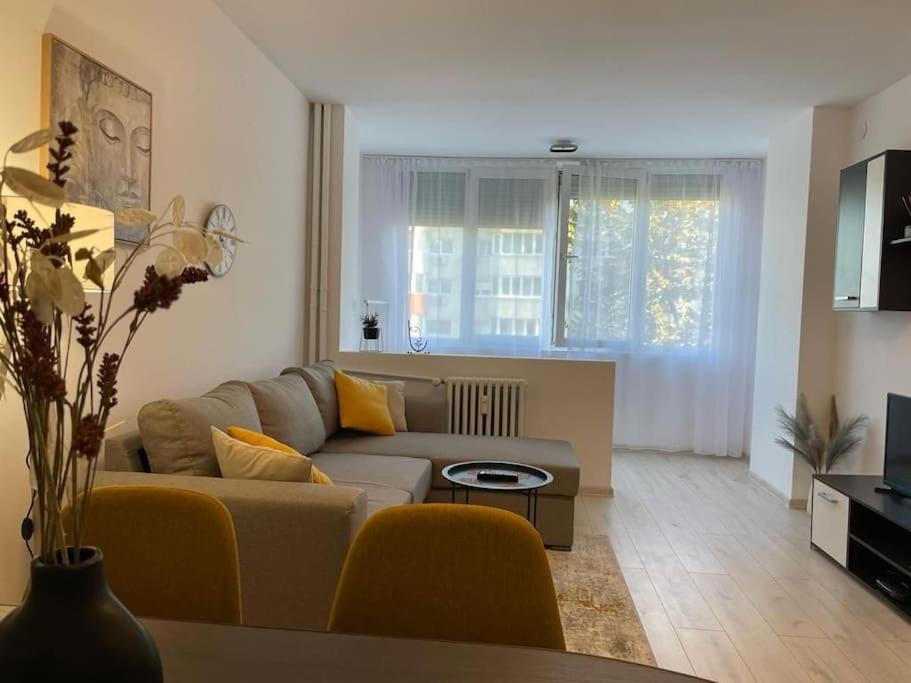 Mav Bucharest Apartment Bagian luar foto