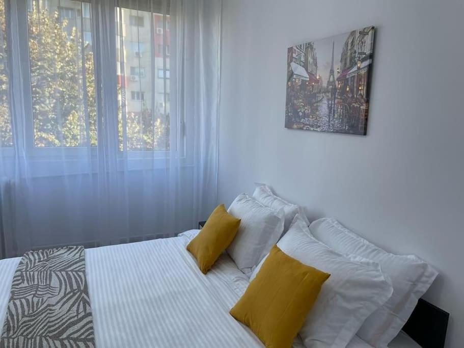 Mav Bucharest Apartment Bagian luar foto