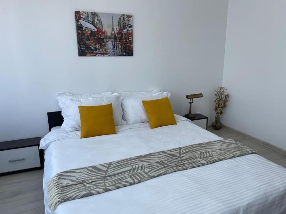Mav Bucharest Apartment Bagian luar foto