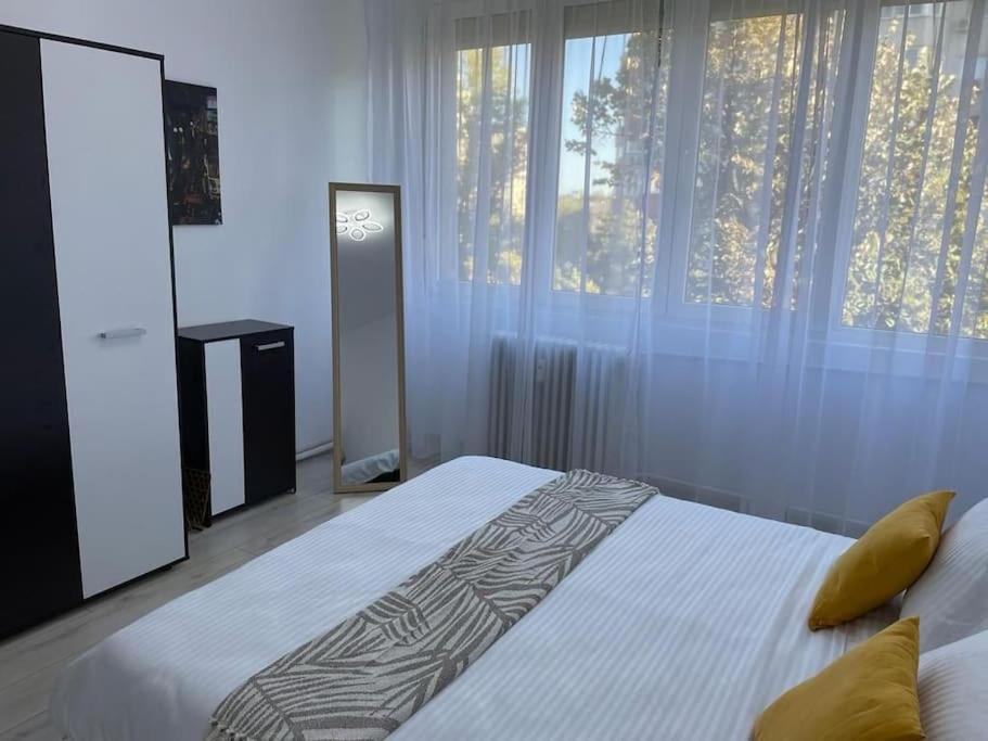 Mav Bucharest Apartment Bagian luar foto