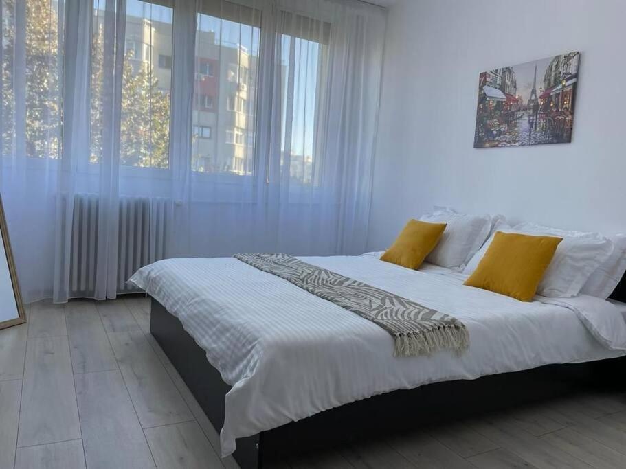 Mav Bucharest Apartment Bagian luar foto