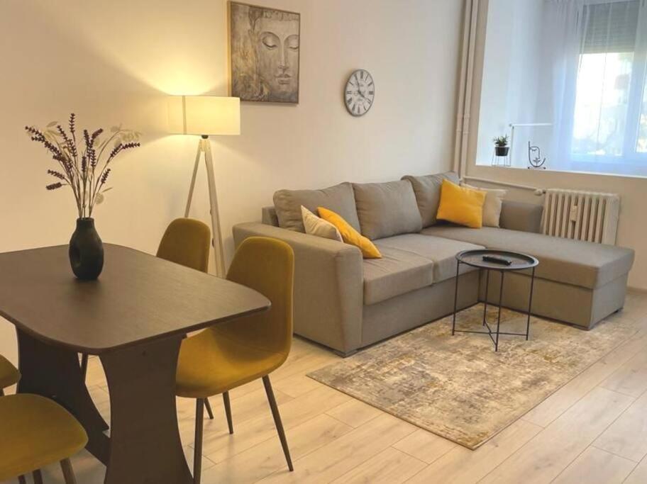 Mav Bucharest Apartment Bagian luar foto