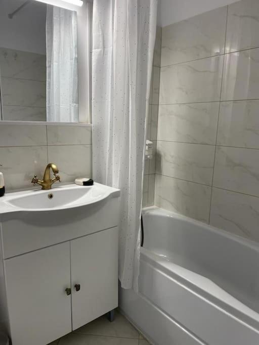 Mav Bucharest Apartment Bagian luar foto