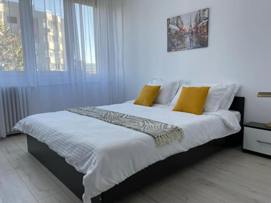 Mav Bucharest Apartment Bagian luar foto