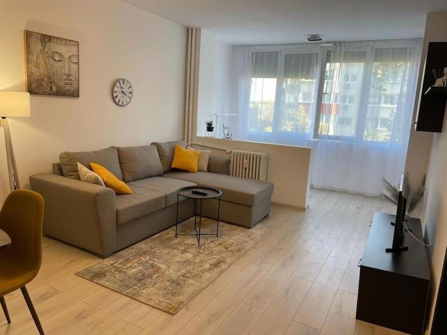 Mav Bucharest Apartment Bagian luar foto