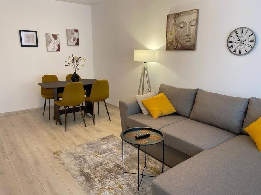 Mav Bucharest Apartment Bagian luar foto